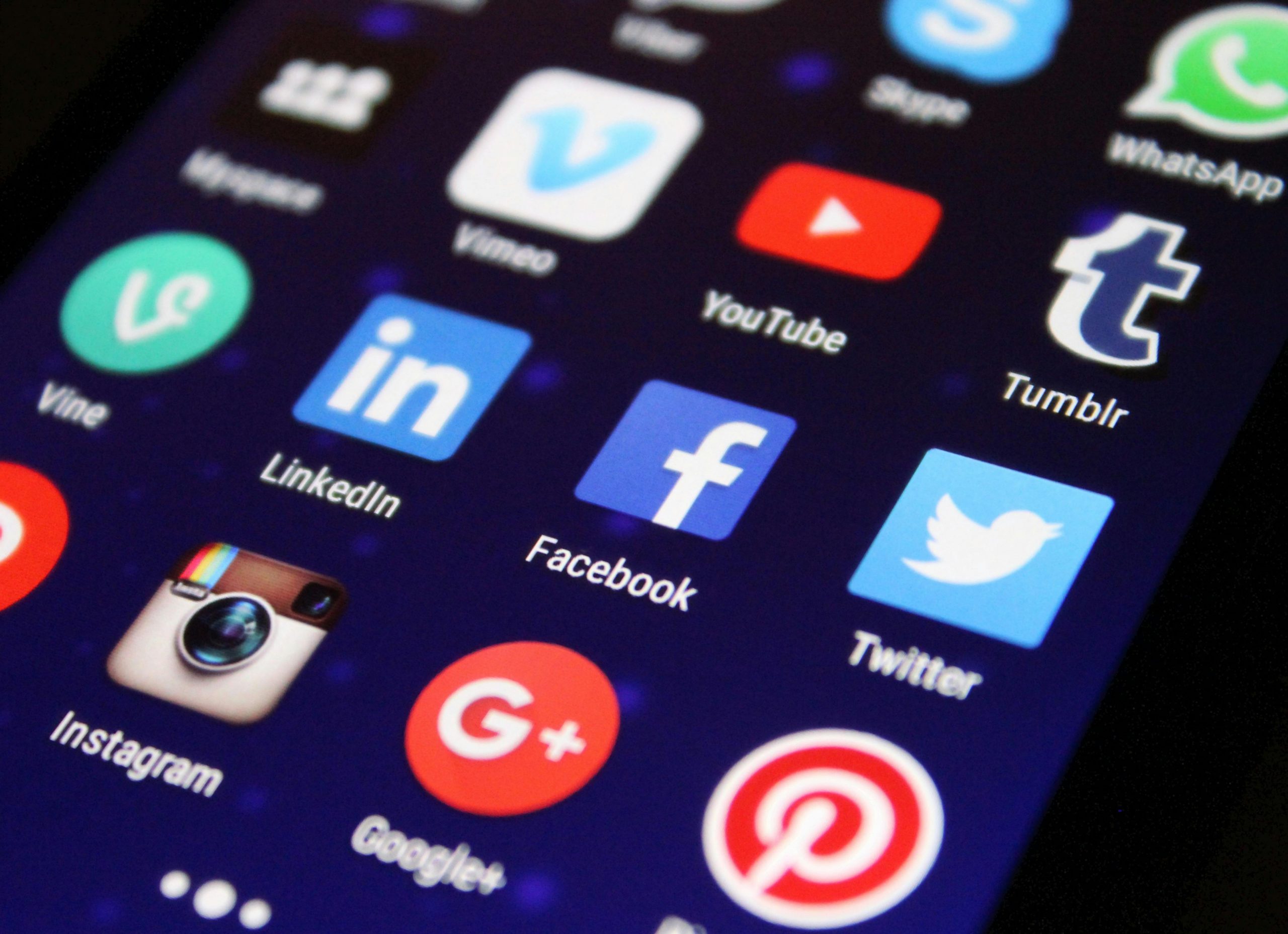 Digitaler Medienkonsum & ADHS – Wie sollten Eltern und Lehrkräfte mit der Herausforderung umgehen?